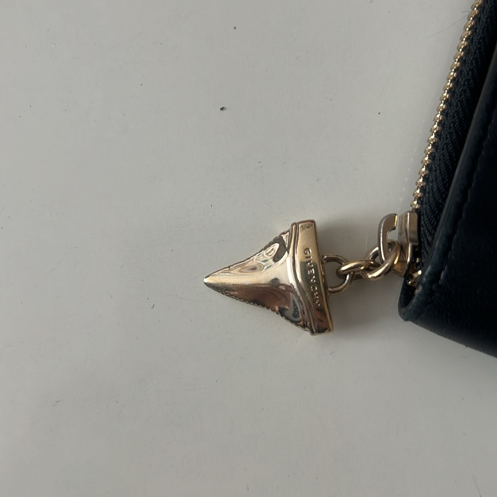 Givenchy Paris Zipped Wallet - Picture 5 of 8